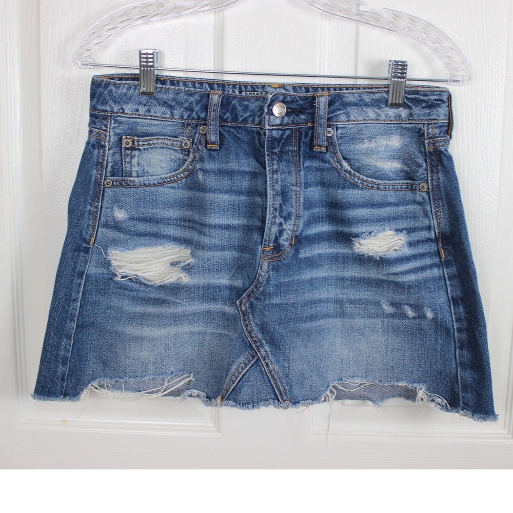American Eagle Distressed Denim Mini Skirt Medium Wash Button Fly Raw Hem Size 6